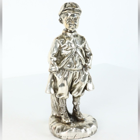 D’ARGENTA ⭐️ vintage Victorian boy sculpture